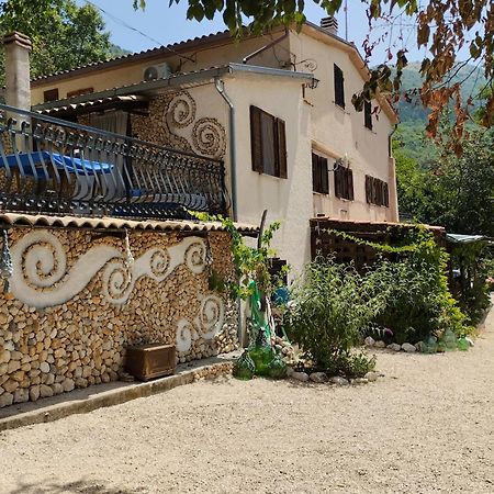 B&B Le Grette Gioia Dei Marsi Bagian luar foto