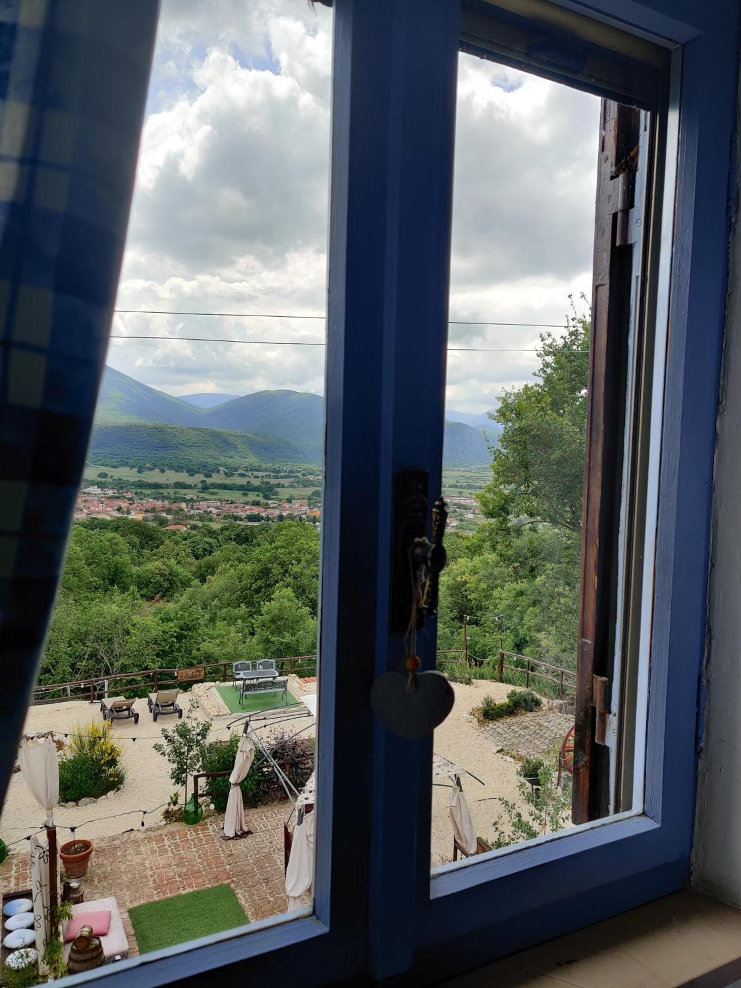B&B Le Grette Gioia Dei Marsi Bagian luar foto